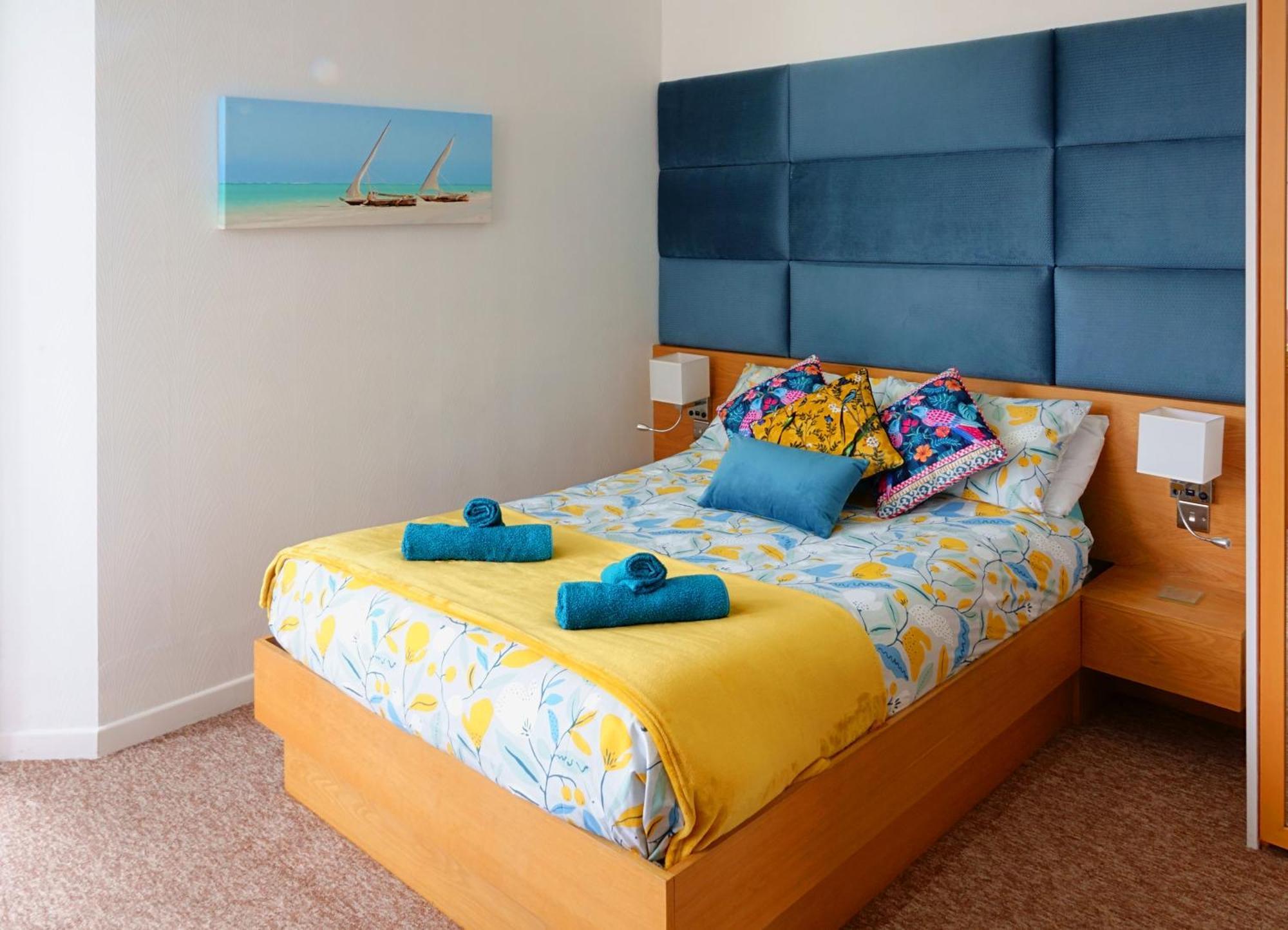 A Beautiful Apartment With Stunning Sea Views & Private Balcony Bournemouth Exterior photo